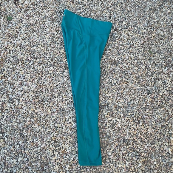 NWT Lululemon "Train Times ⅞ Pant" - size 6 - Picture 4 of 4